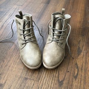 Women's boots, Sz 6